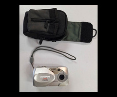 28. Olympus Camedia Digital Zoom Camera D-560, 3.2 MP with 3X optical zoom, in carrying case.